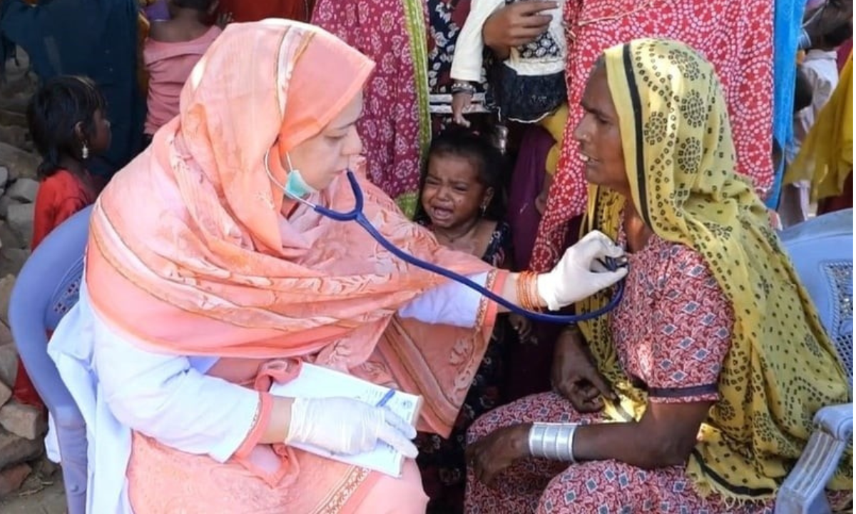 A doctor provides treatment to a patient in their home in Pakistan. Photo: Courtesy St Elizabeth’s Hospital in Hyderabad - Photo: Fr Robert McCulloch SSC