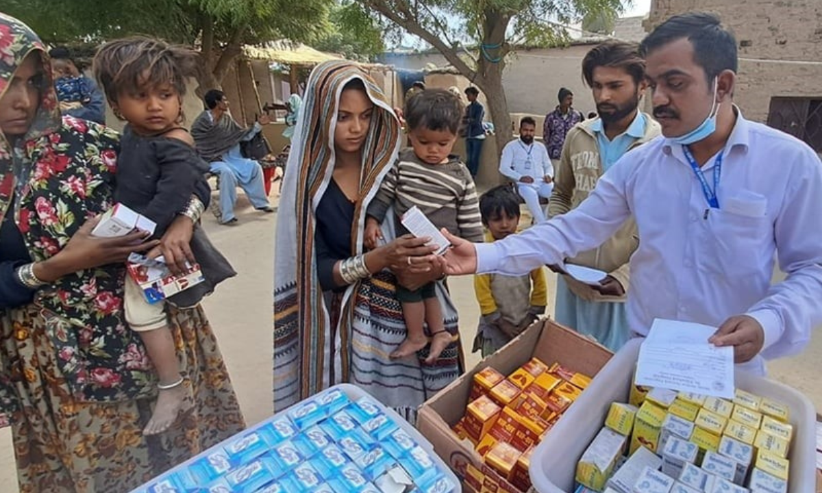 A doctor hands out medical supplies at a mobile camp in Pakistan. Photo: Courtesy of St Elizabeth’s Hospital in Hyderabad - Photo: Fr Robert McCulloch SSC