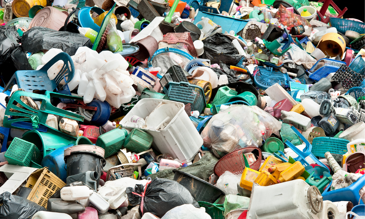 More than 40% of all waste is reportedly sent straight to landfills, including 84% of all plastic waste. - Photo:canva.com