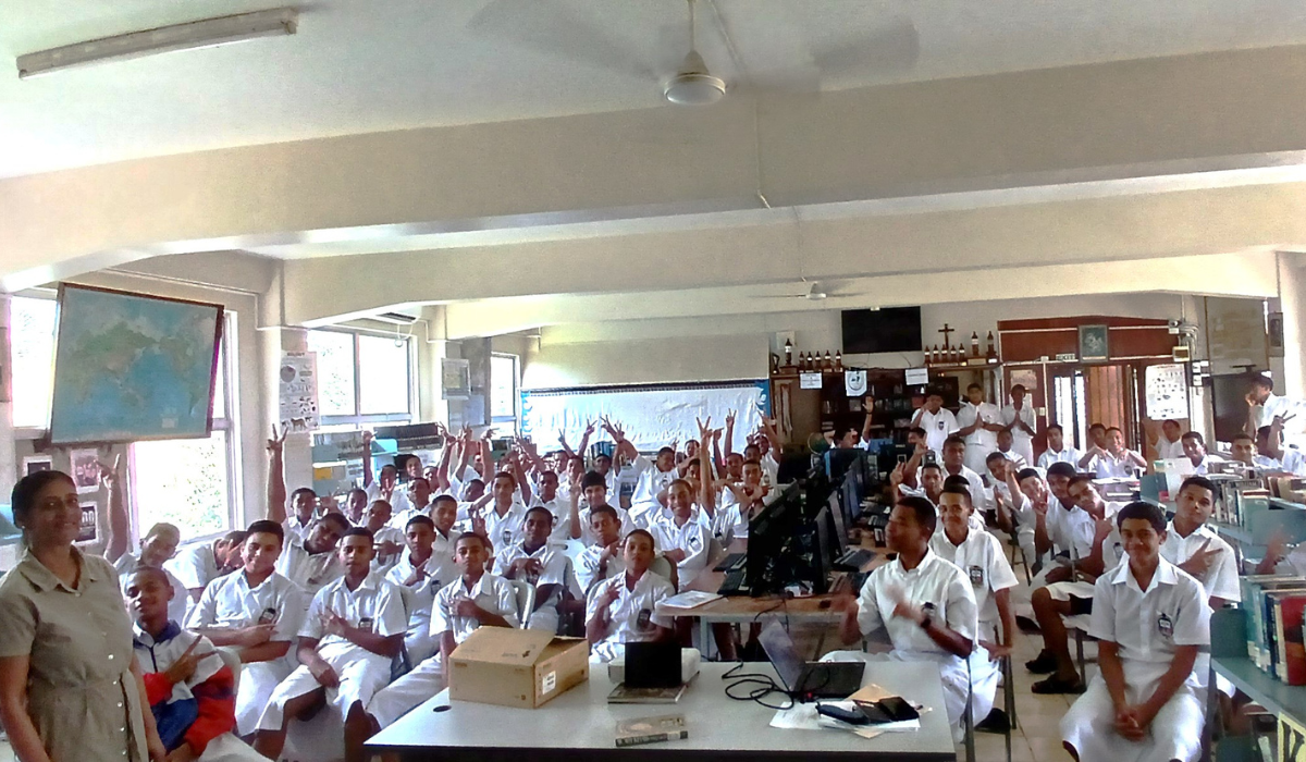 Marist Students with Columban IRD Coordinator Pescila Magdalin - Photo: Pescila Magdalin