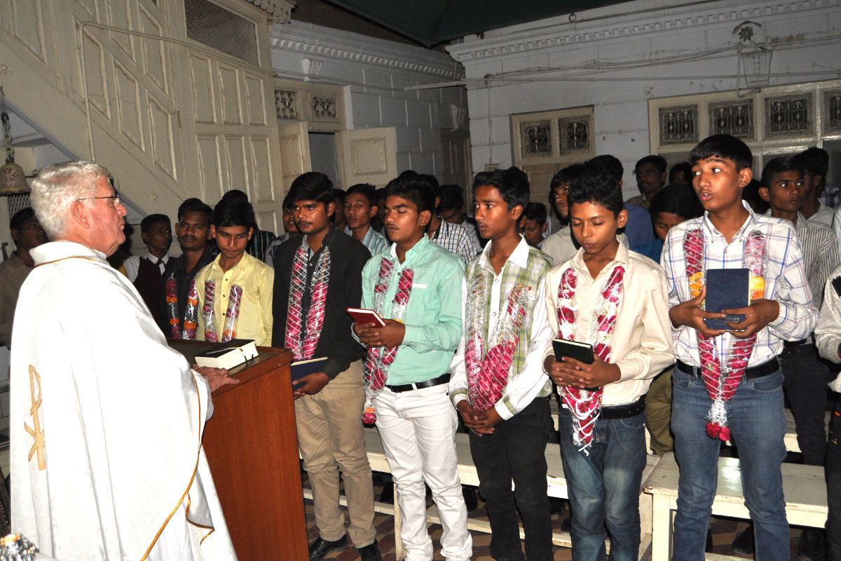 Columban Fr Robert McCulloch celebrates Mass with students at CCAE. Photo: Fr Robert McCulloch