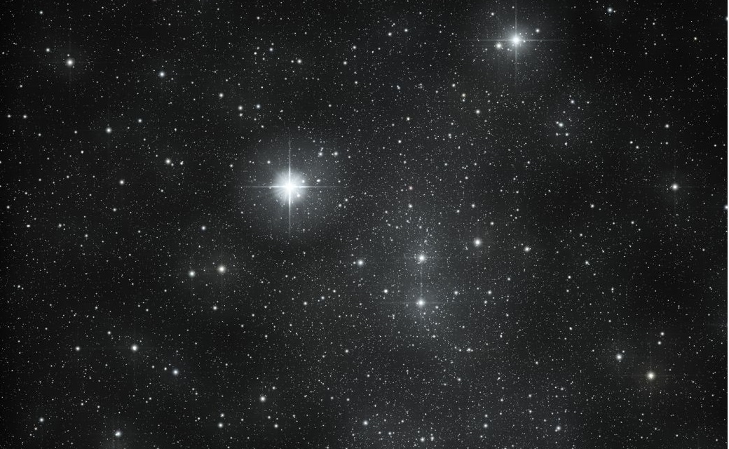  I want to reach out with You and touch a bright, distant star - Photo:canva.com