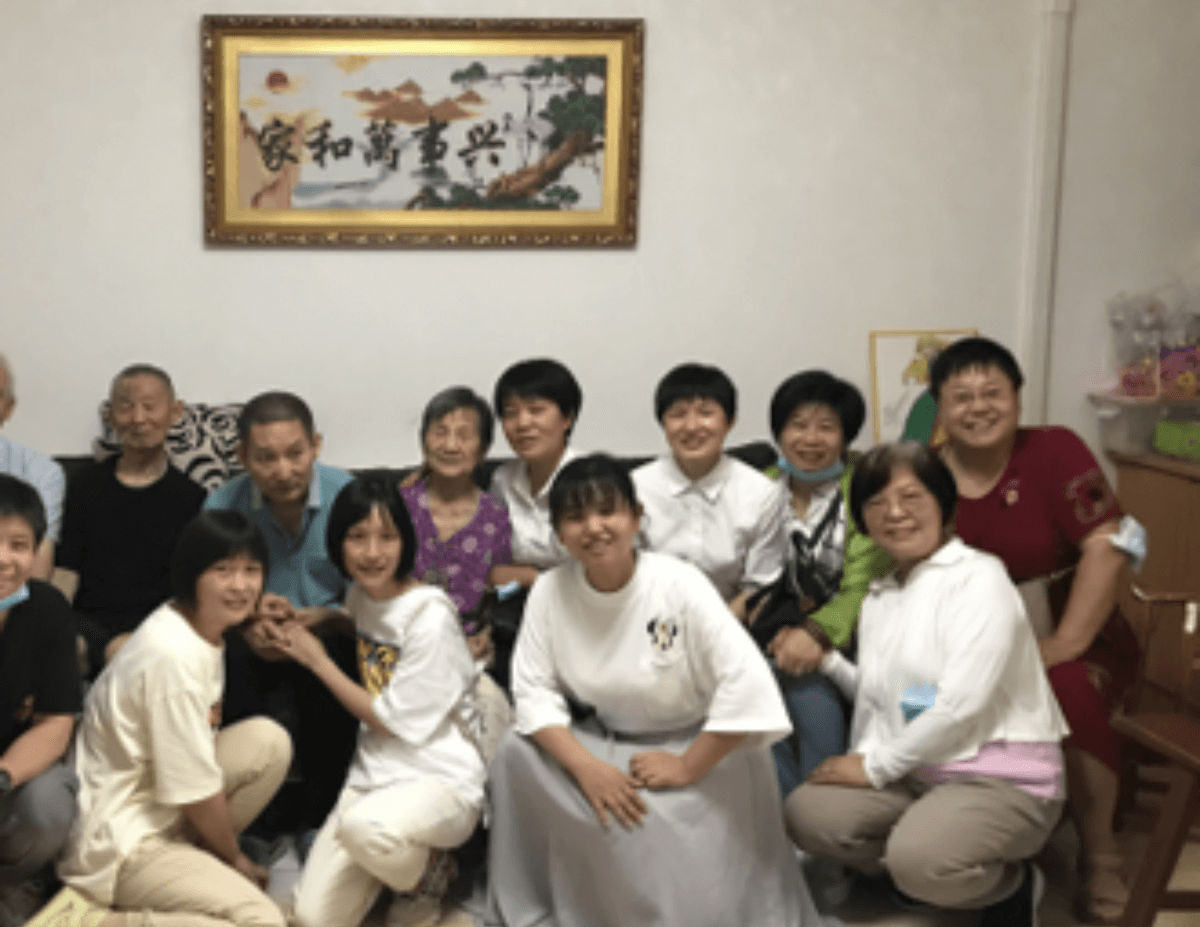 The ailing Fr Shu (left) with his visitors. Fr Dan Troy SSC