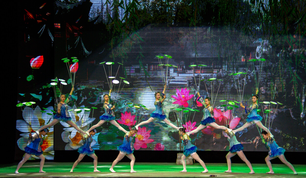Chaoyang Acrobats, Beijing. Photo: Nick Fewings/Unsplash