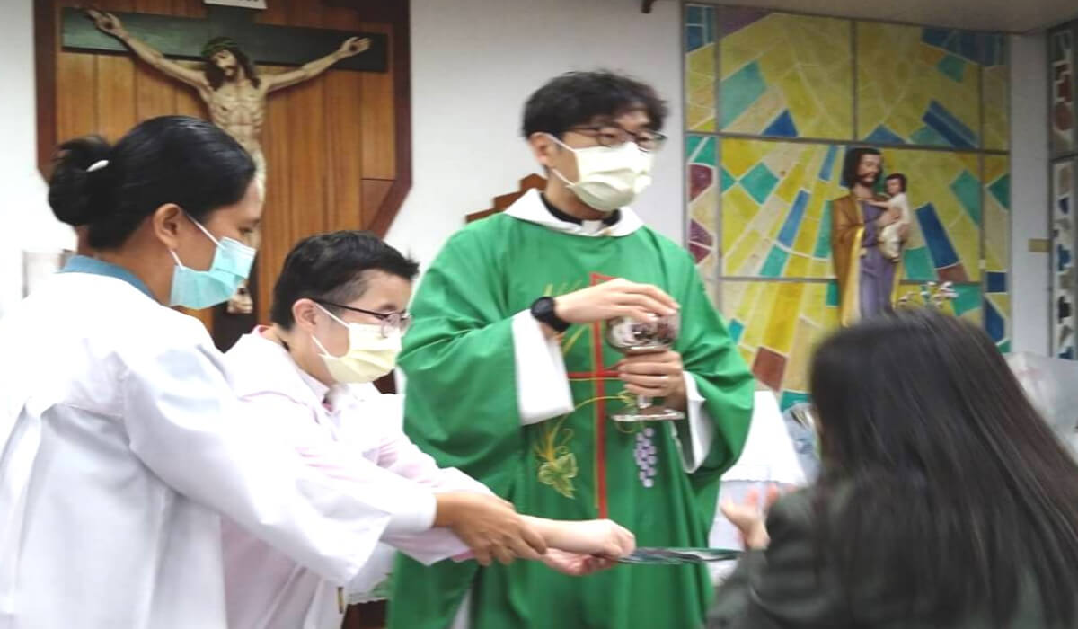 Mass at the Ai Jia Development Center where Febie works. Photo: Columban Fr Seok Jin-Wook Antonio