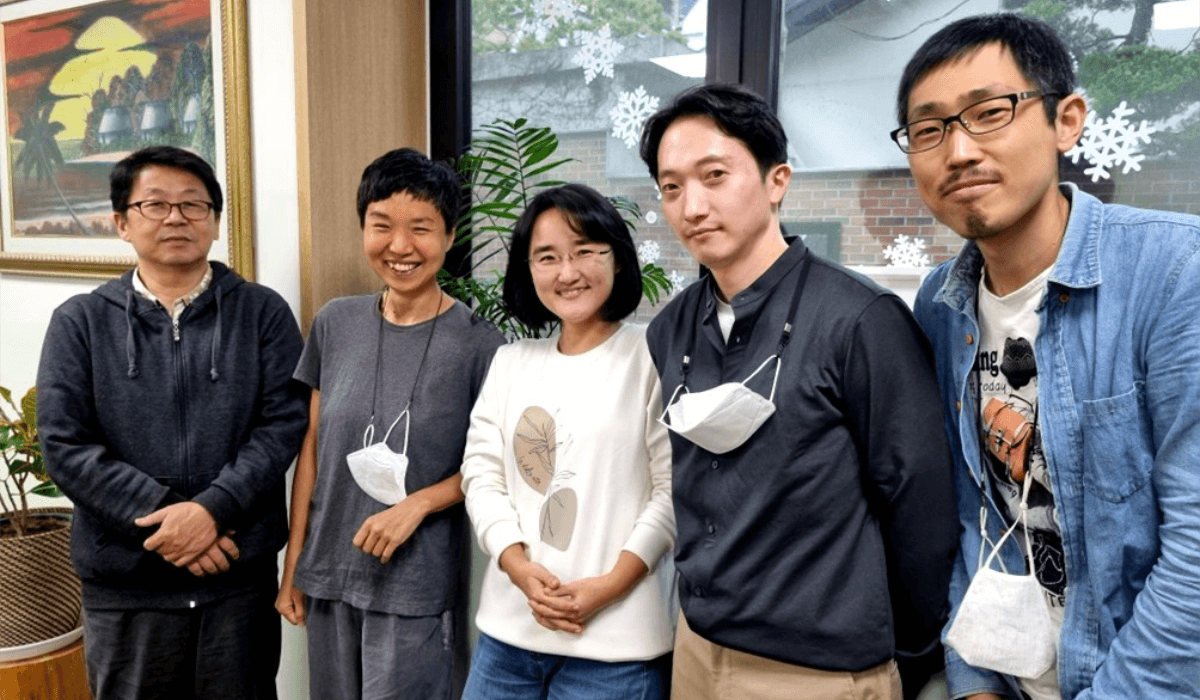 Hanju (second from right) together with Korean lay missionaries. Photo: Song Hanju F. Javier