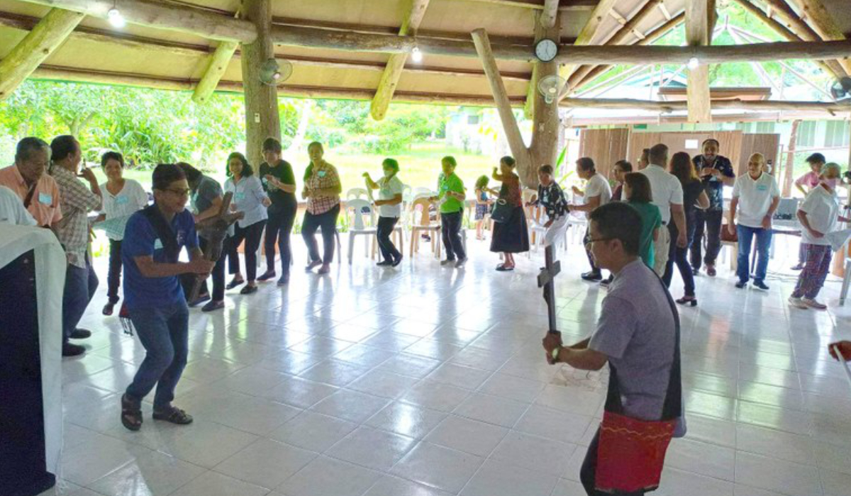 Mission Partners in Negros are happy to reconnect and see the changing faces of the Columbans. Photo: Evelyn Sabate
