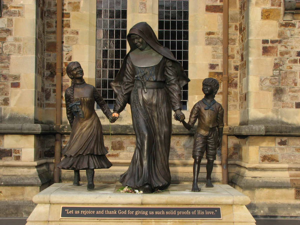 Sculpture of St Mary MacKillop in Mary MacKillop Plaza, St Francis Xavier Cathedral, Adelaide, South Australia. Sculpture by Judith Rolevink, 2009. Photo: https://www.flickr.com/photos/barkochre/