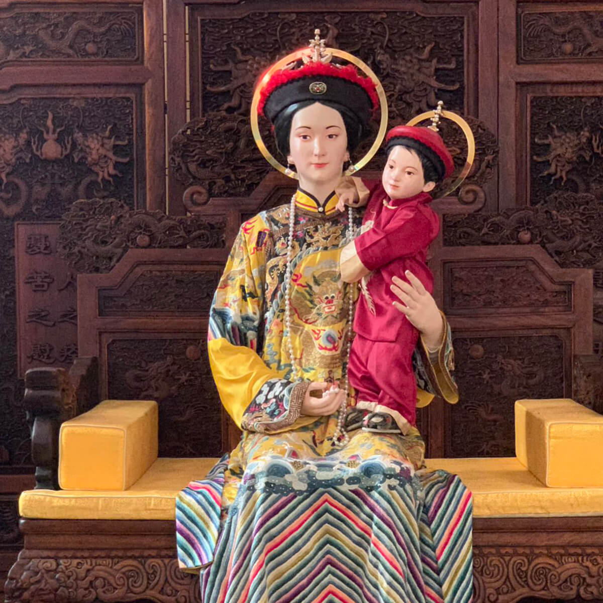 Quing Dynasty-style statue of the Virgin and Child. Photo: Fr Thomas Seungwon Nam