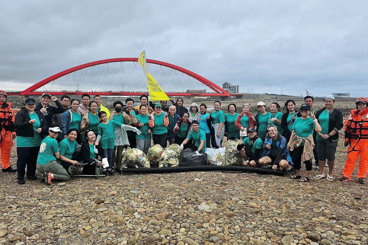 Coastal Clean Up in the Taoyuan area. Photo: Sherryl Lou Capili