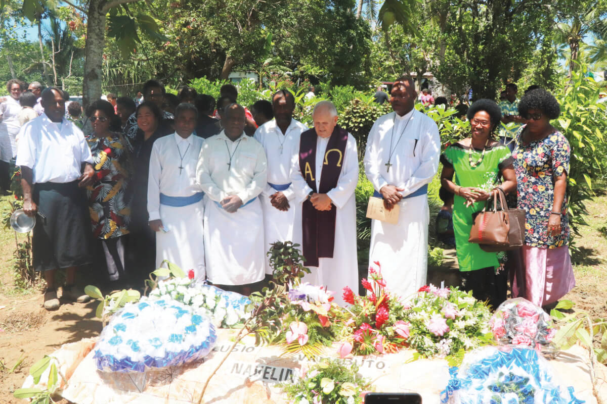 Fr Donal McIlraith at the funeral of Lusio Naveliniko. Photo: Fr Donal McIlraith SSC