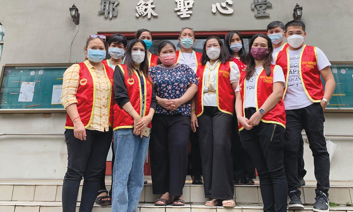 Sherryl Lou Capili (center) with Migrant Hope Worker Centre volunteers. Photo: Hope Workers' Center - Taiwan