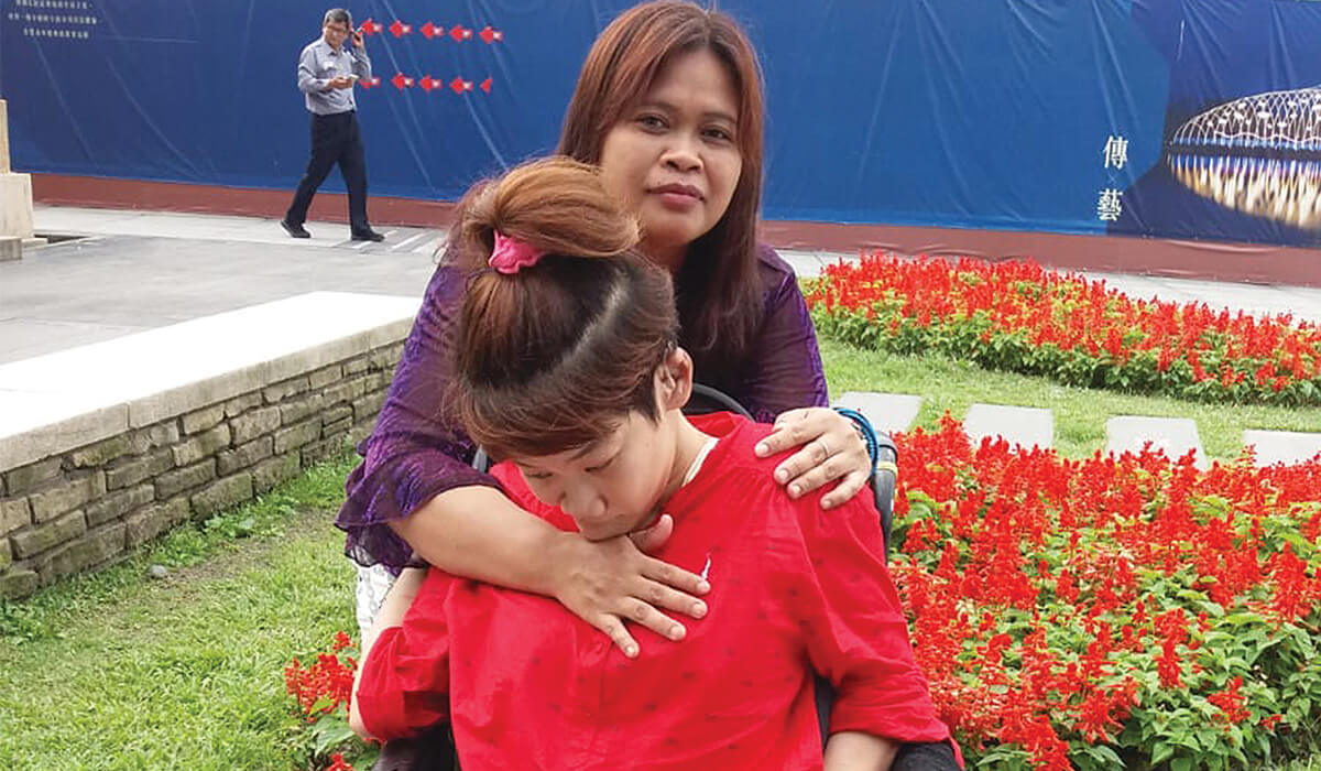 Adi caring for Mèimei. Photo: Febie Gonzales