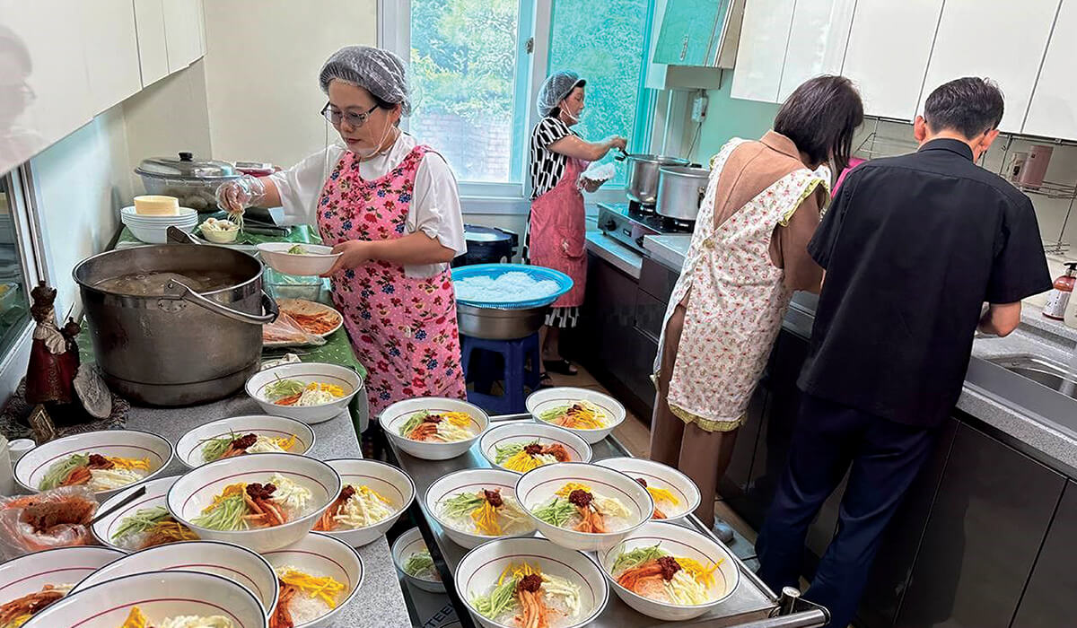 North Korean mothers who have resettled in South Korea prepare a special lunch inspired by familiar flavours of home.